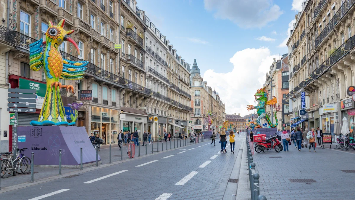 Sculptures colorées dans les rues de Lille pour un programme de visites en plein air