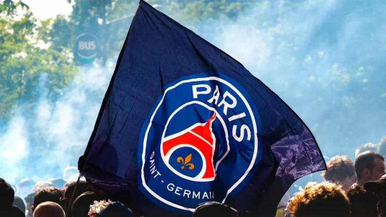 Paris affiche les messages des supporters du PSG: ce qu’il faut retenir