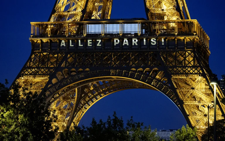 Paris affiche les messages des supporters du PSG: ce qu'il faut retenir