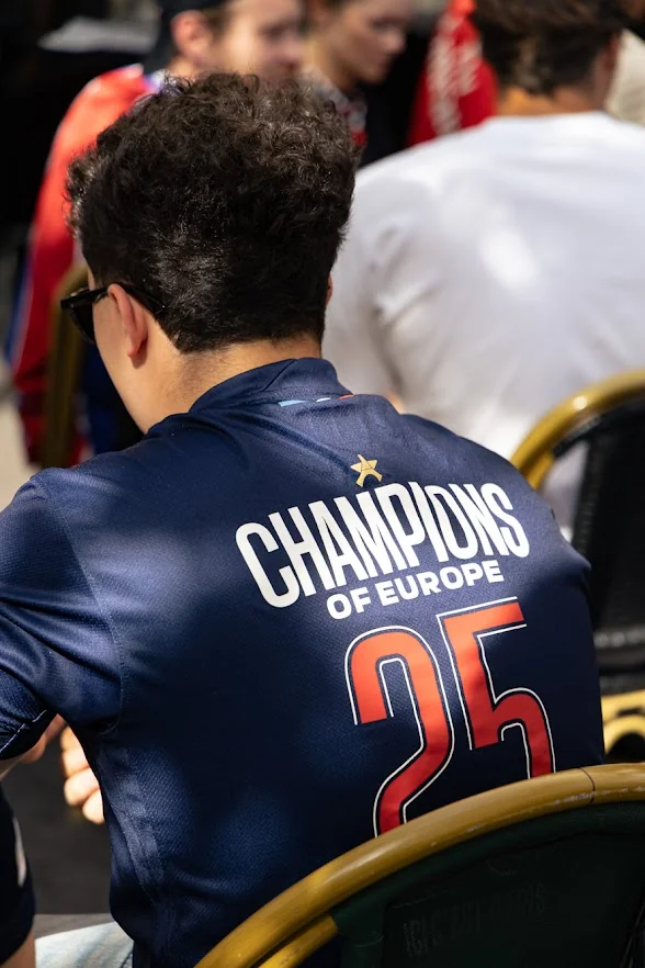 Paris célèbre le PSG champion d’Europe dans les rues