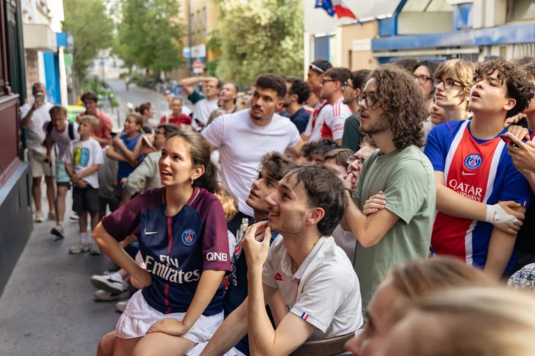 Paris célèbre le PSG champion d’Europe dans les rues