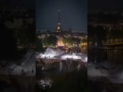 Paris : le Pont-Neuf se transforme en grotte monumentale avec JR