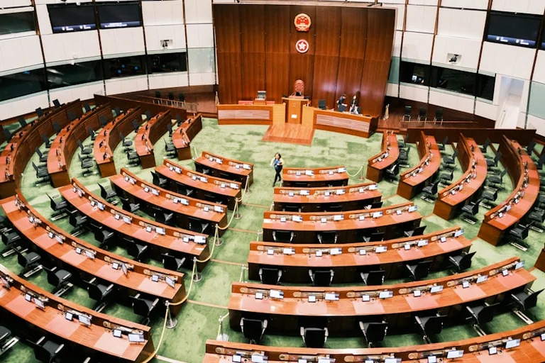 Parlement et dépense publique : décision attendue d’ici 30 jours