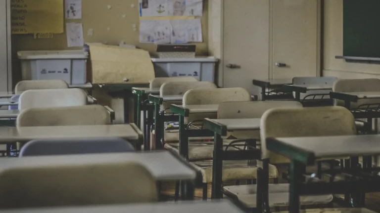 À Courbevoie, écoles et services s’adaptent à la chaleur