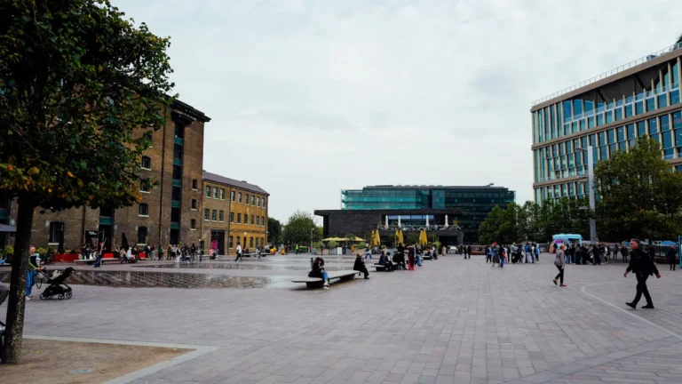 À Lille, une place très minérale va changer d’usage: ce qu’il faut retenir
