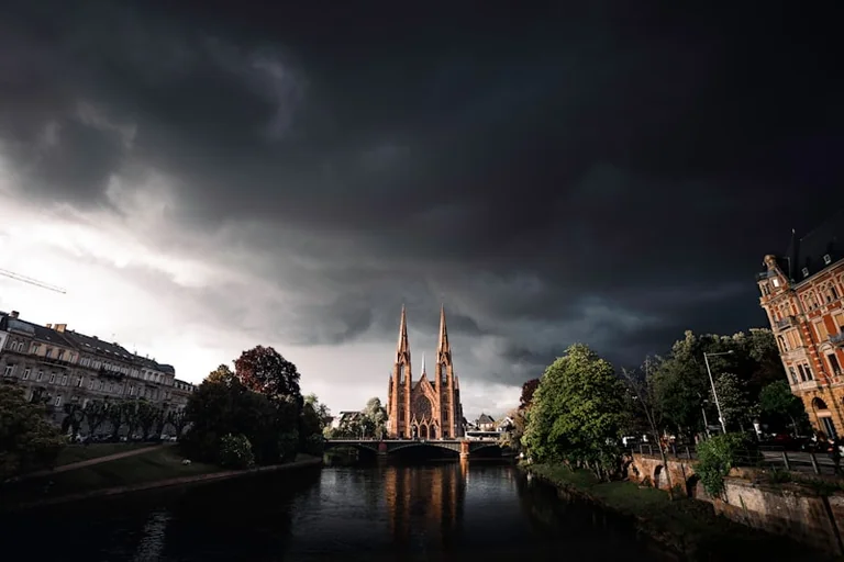 À Tours, l’orage impose une fenêtre de vigilance serrée
