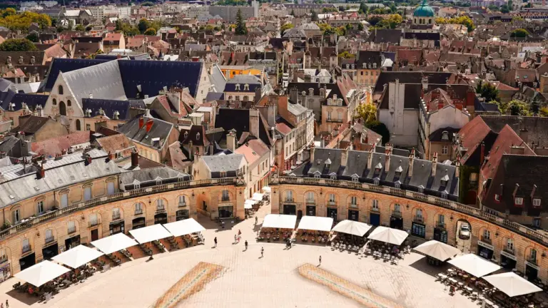 À Dijon, 80 ans de Fêtes de la Vigne s’exposent gratuitement