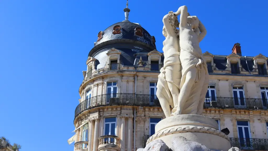 La célèbre fontaine des Trois Grâces sur la place de la Comédie à Montpellier.