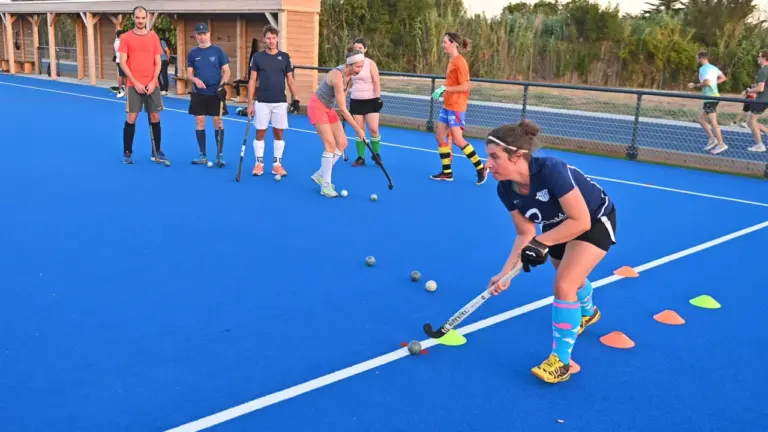 À Montpellier, le hockey sur gazon recrute débutants et enfants