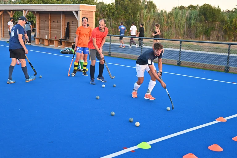 À Montpellier, le hockey sur gazon recrute débutants et enfants