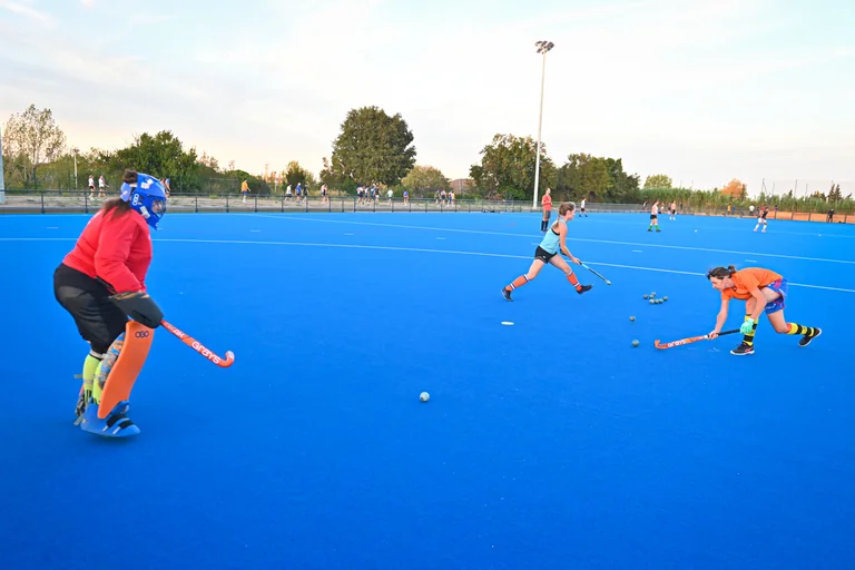 À Montpellier, le hockey sur gazon recrute débutants et enfants