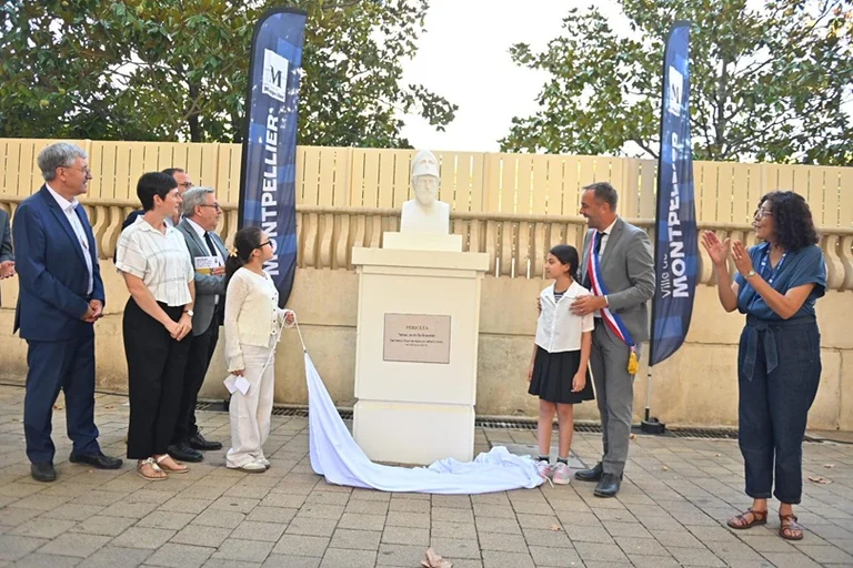 À Montpellier, un buste de Périclès veille sur l'école Antigone