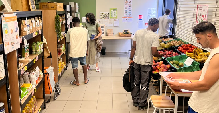 À Montpellier, des jeunes gèrent leur épicerie solidaire pour 80 % d'entre eux sous le seuil de pauvreté