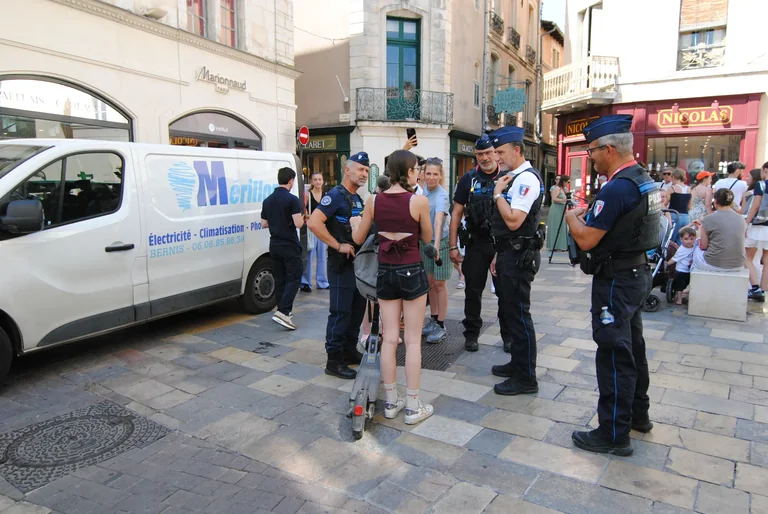 À Nîmes, rouler en trottinette sans casque coûtera 150 € dès maintenant