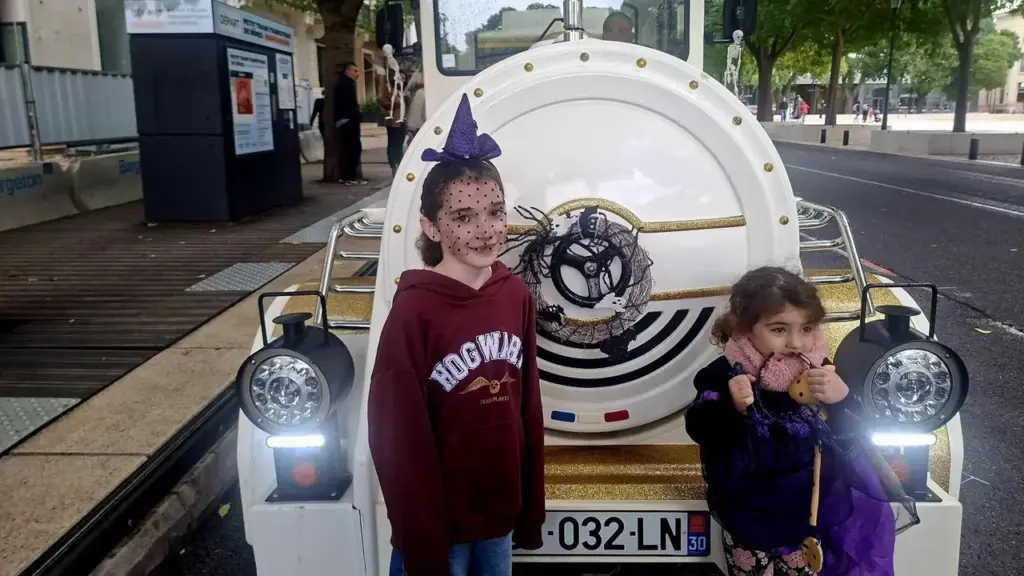 Halloween à Nîmes : le petit train touristique joue les frissons