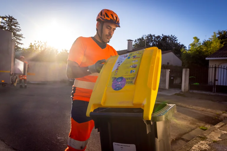 Nîmes : à 5h du matin, dans les coulisses d'une tournée de collecte